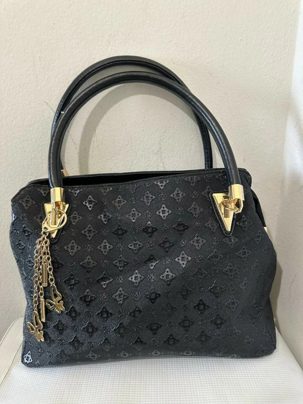 Black PU Leather Purse Handbag w/ Goldtone Hardware & Charm